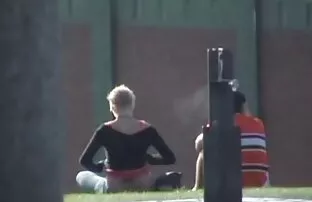 XXX Con gà-đại lý bất động sản trong cuốn sách này thâm nhập khách sax nhat hàng vào một tòa nhà