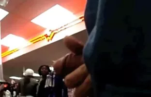 XXX Cô gái nga tỏa sáng trong một tiệm dưới một camera phim jav nhat ban moi nhat ẩn.