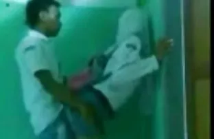 XXX Tiểu trên bàn phim sex loan loan nhat ban kính