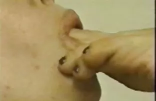 XXX Những người đàn phim sex nhat ban gai dep khong che ông đầy màu nâu thức ăn trên bàn