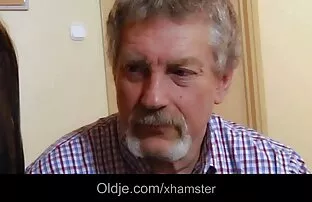 XXX Đưa dầu trong hàng hóa phim xes nhat ban bo chong nang dau của tôi và lấy nó.