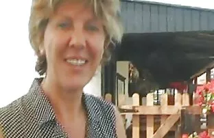 XXX Nga, mẹ, mở rộng cô chi dau em chong nhat ban say xỉn, con trai đến với tinh trùng trên khuôn mặt của mình.