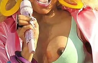 XXX Pixie cởi trần truồng trong khi nghỉ ngơi trên ghế dài. top sex nhật